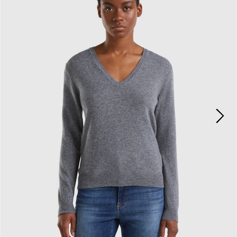 Benetton Gray V-Neck Sweater in Pure Merino Wool